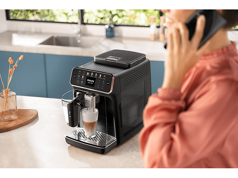 Cafetera superautomática - Philips 5500 Series EP5541 |  15 bar, 1500 W, Deposito 1.8 l, Deposito leche 0.26 l, 2 tazas, Negro